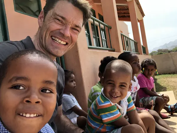 Karsten Drewes mit Kindern