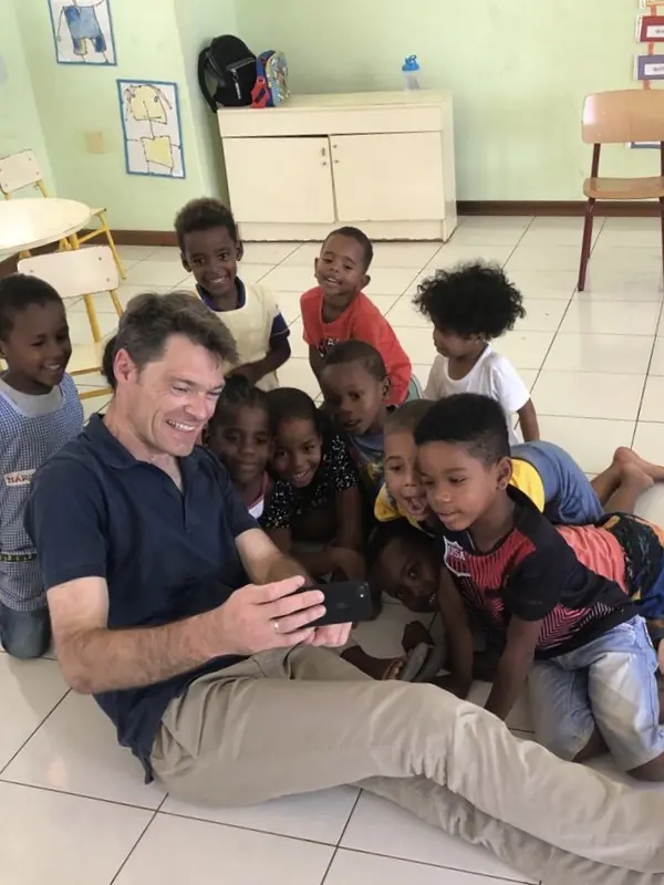 Karsten Drewes mit Kindern