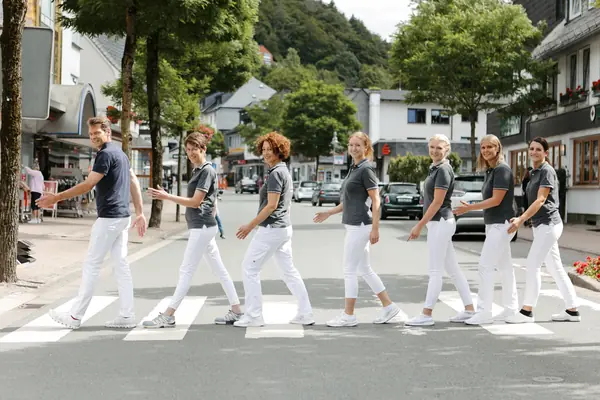 Das Praxisteam auf der Straße in Willingen